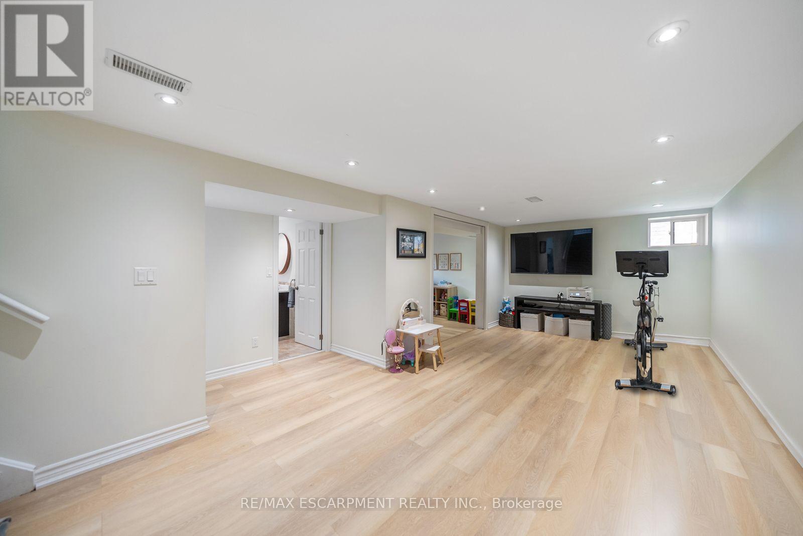 134 FAIRWOOD PLACE W - 32