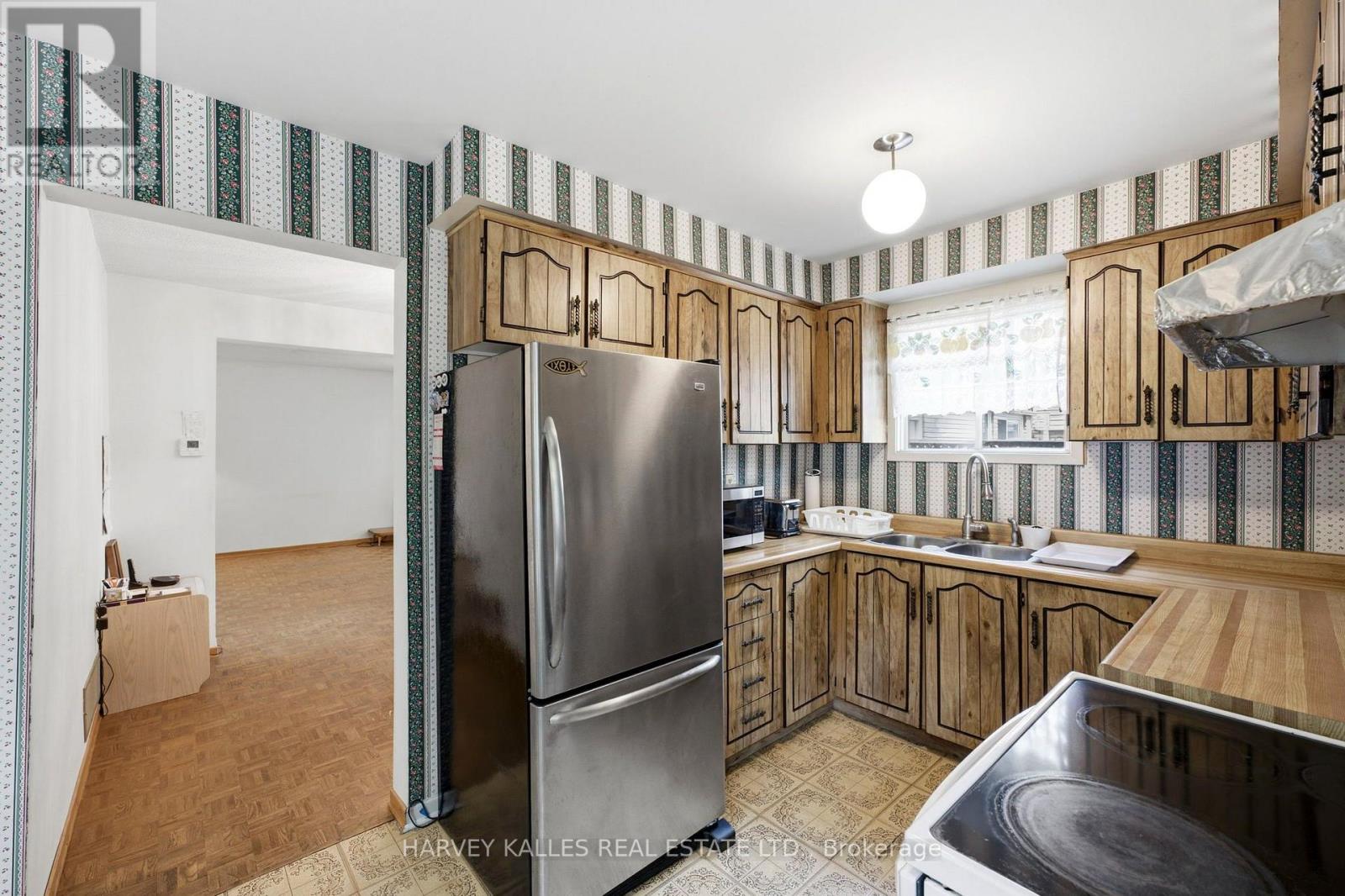 39 NEWINGTON CRESCENT - 12