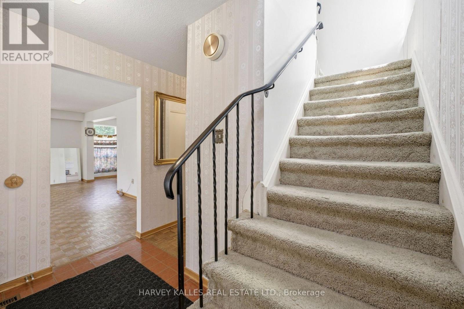 39 NEWINGTON CRESCENT - 19