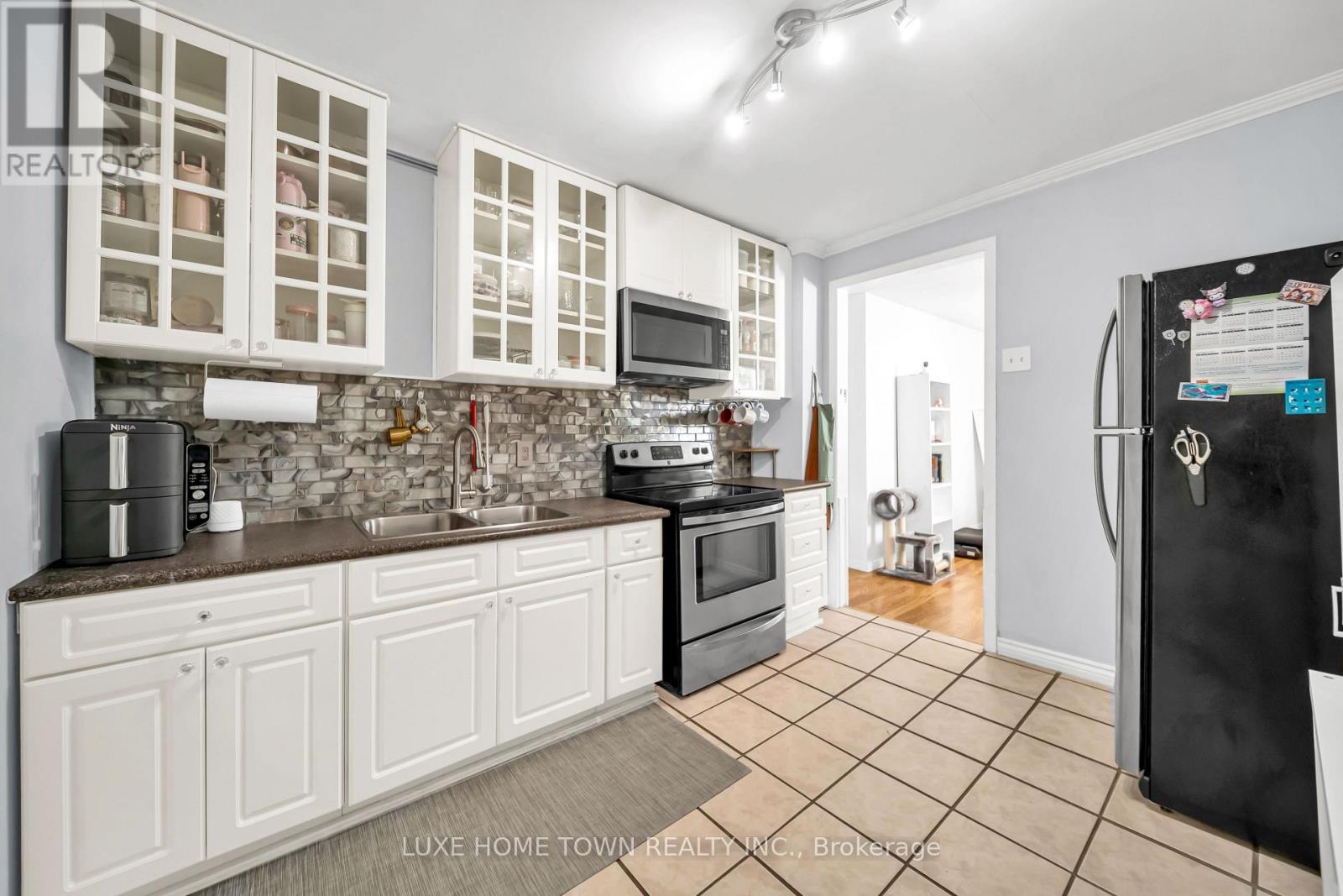 97 HOPE AVENUE - 18