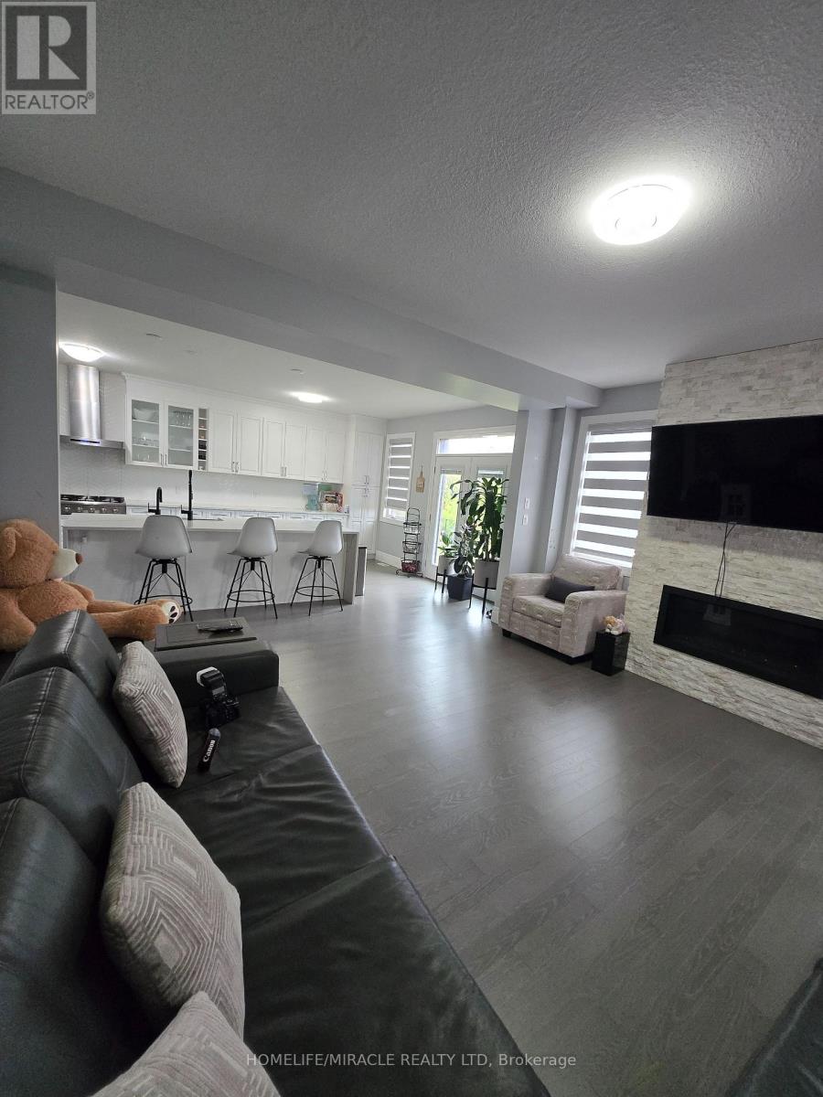 172 FREURE DRIVE - 10