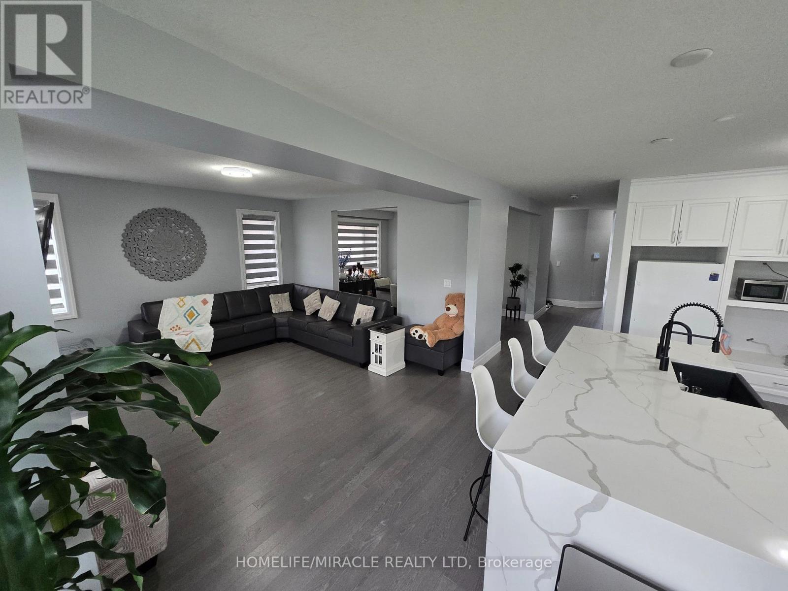 172 FREURE DRIVE - 13