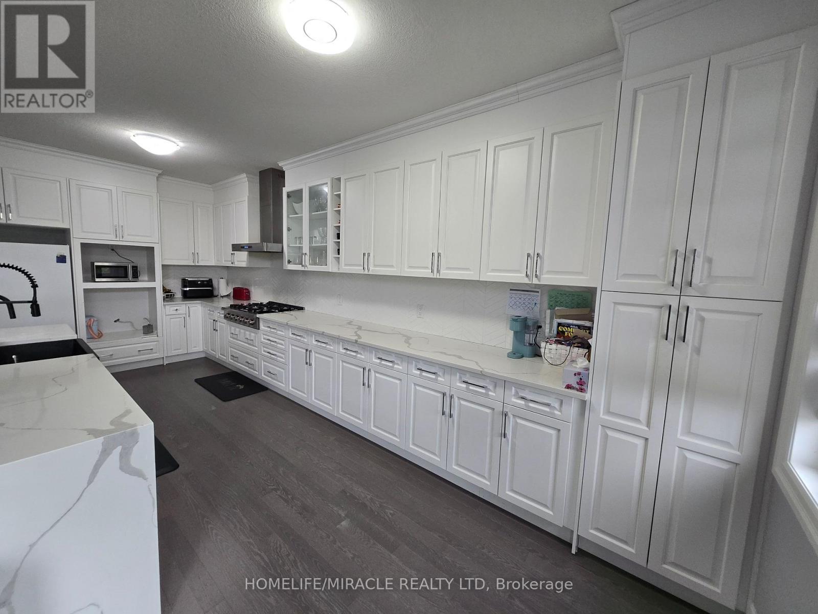 172 FREURE DRIVE - 15