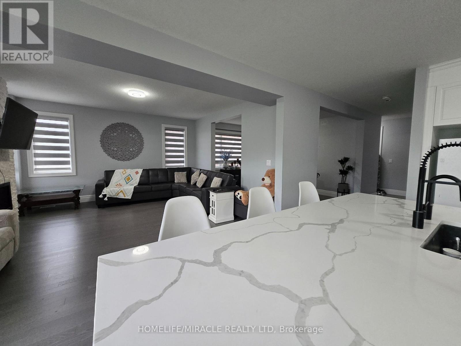 172 FREURE DRIVE - 16