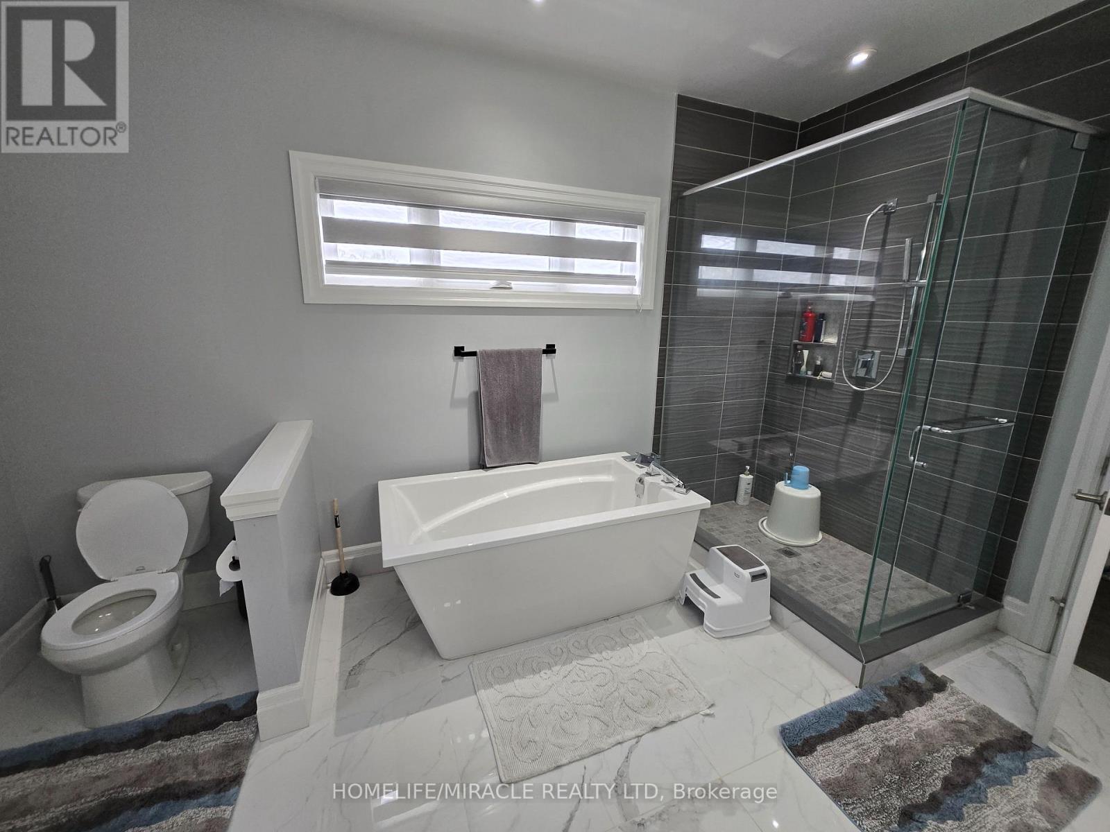 172 FREURE DRIVE - 23