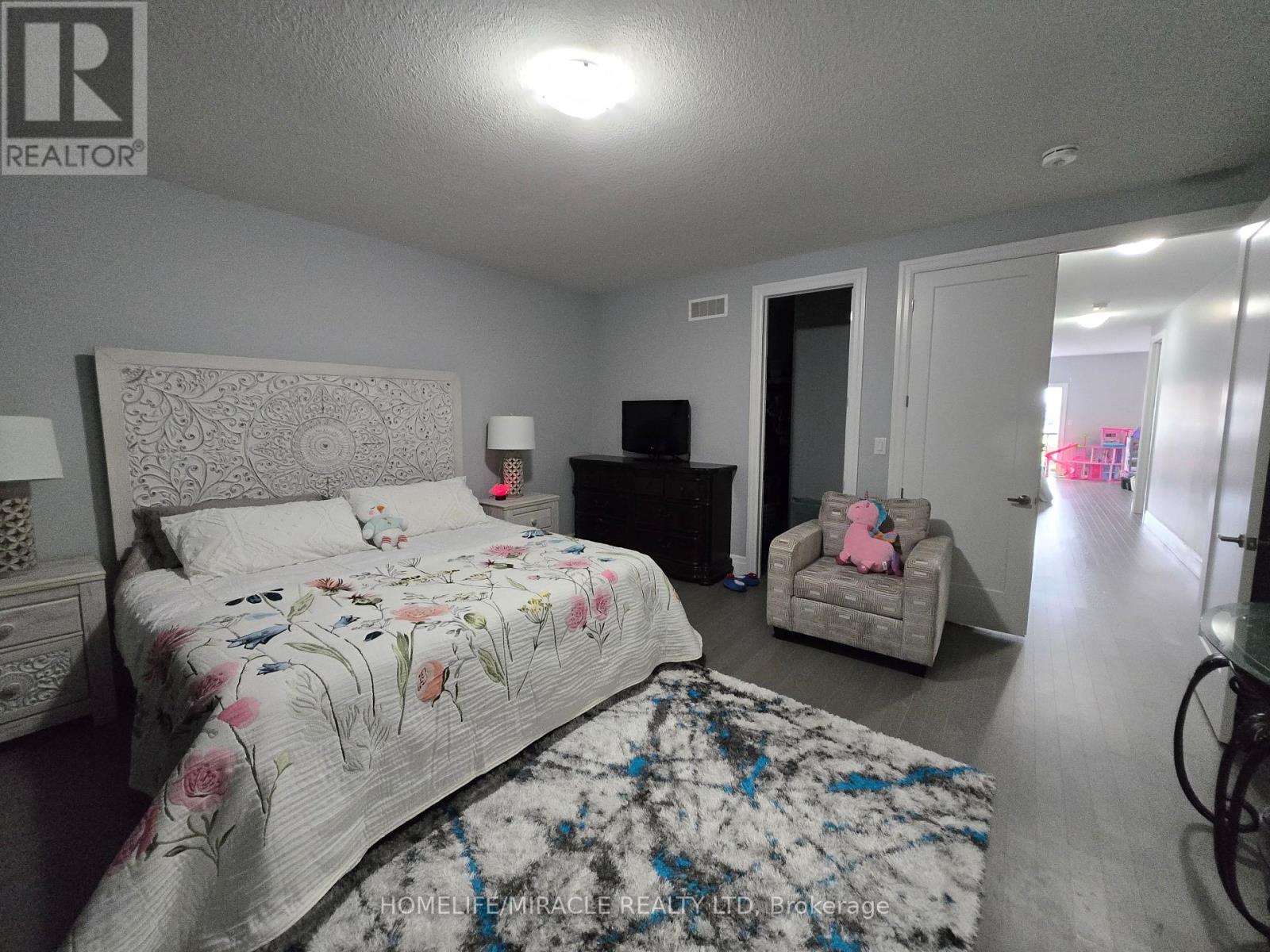 172 FREURE DRIVE - 26