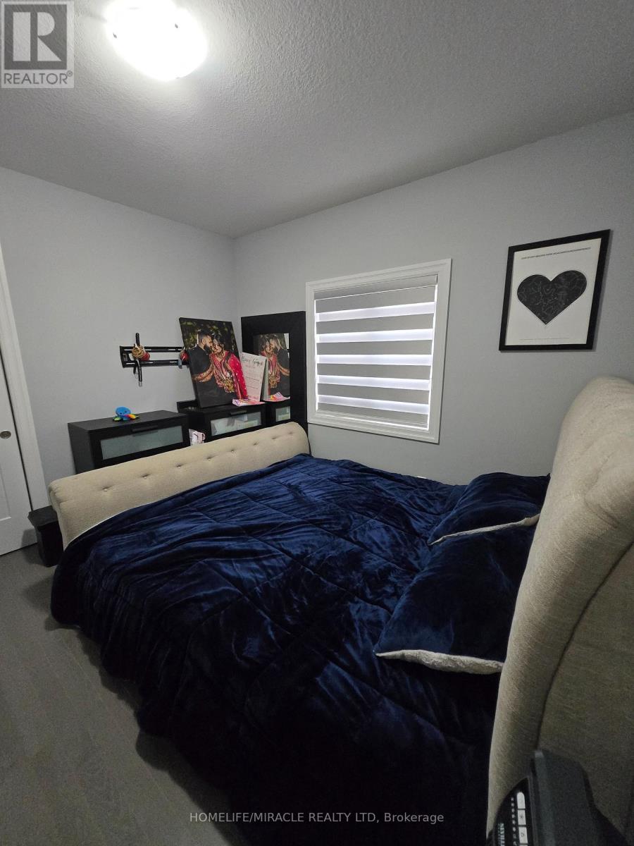 172 FREURE DRIVE - 32