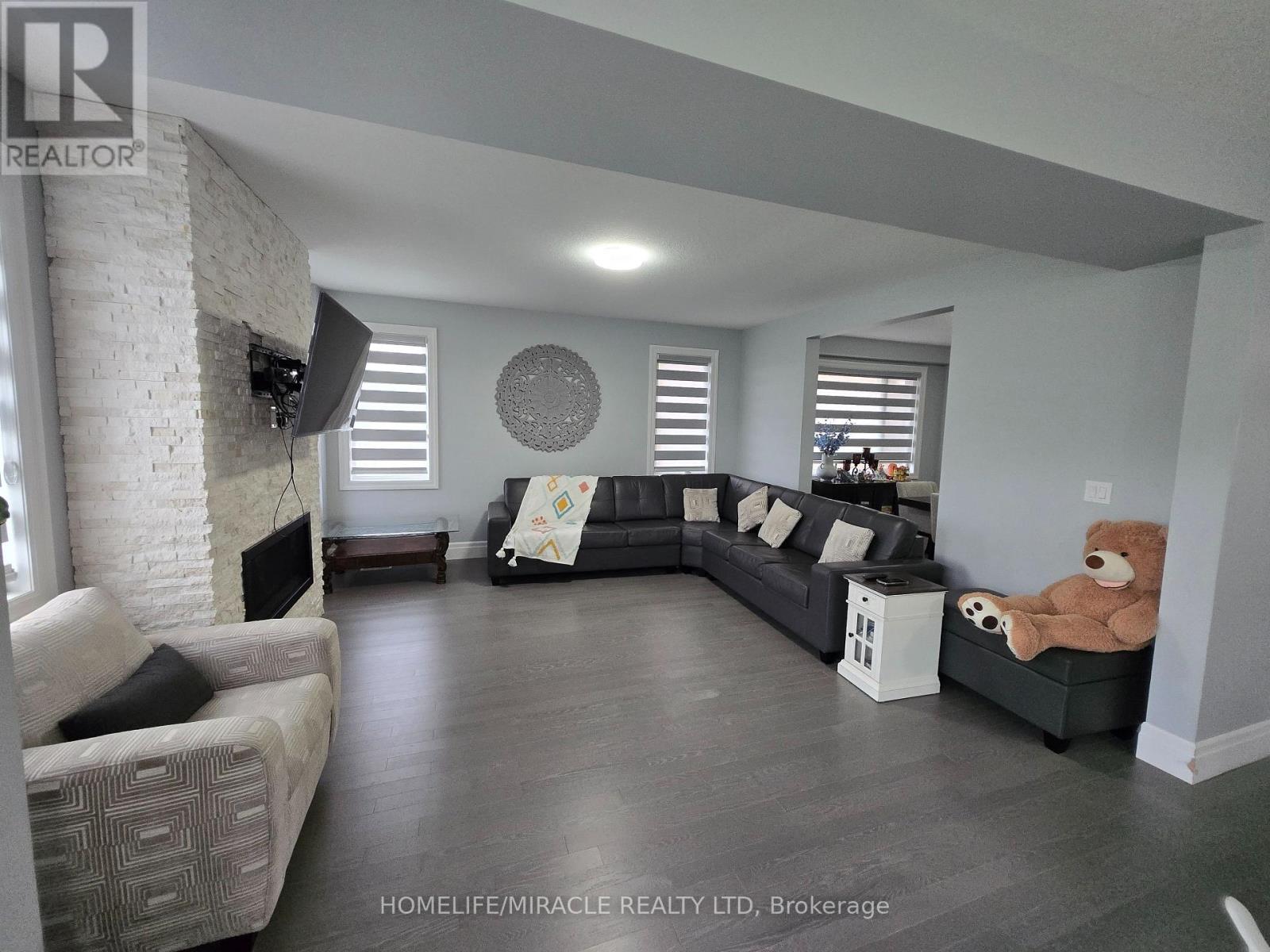 172 FREURE DRIVE - 5