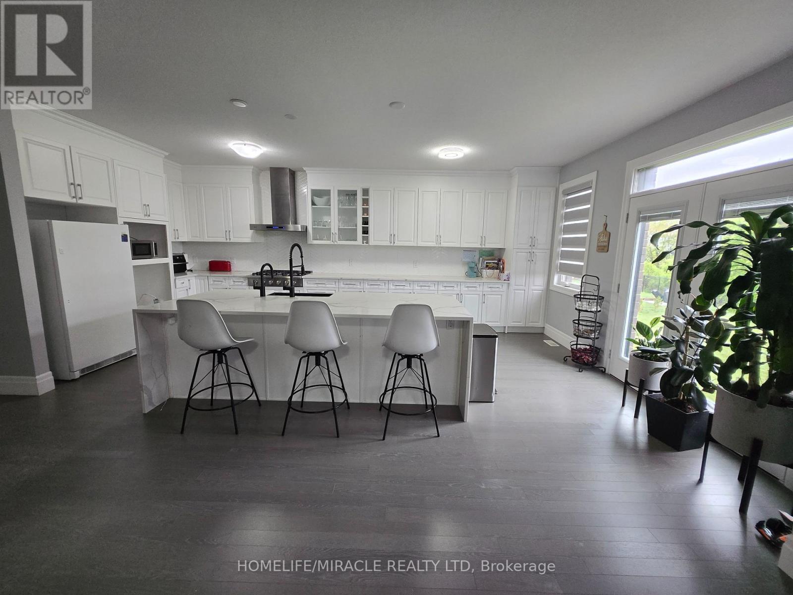 172 FREURE DRIVE - 6
