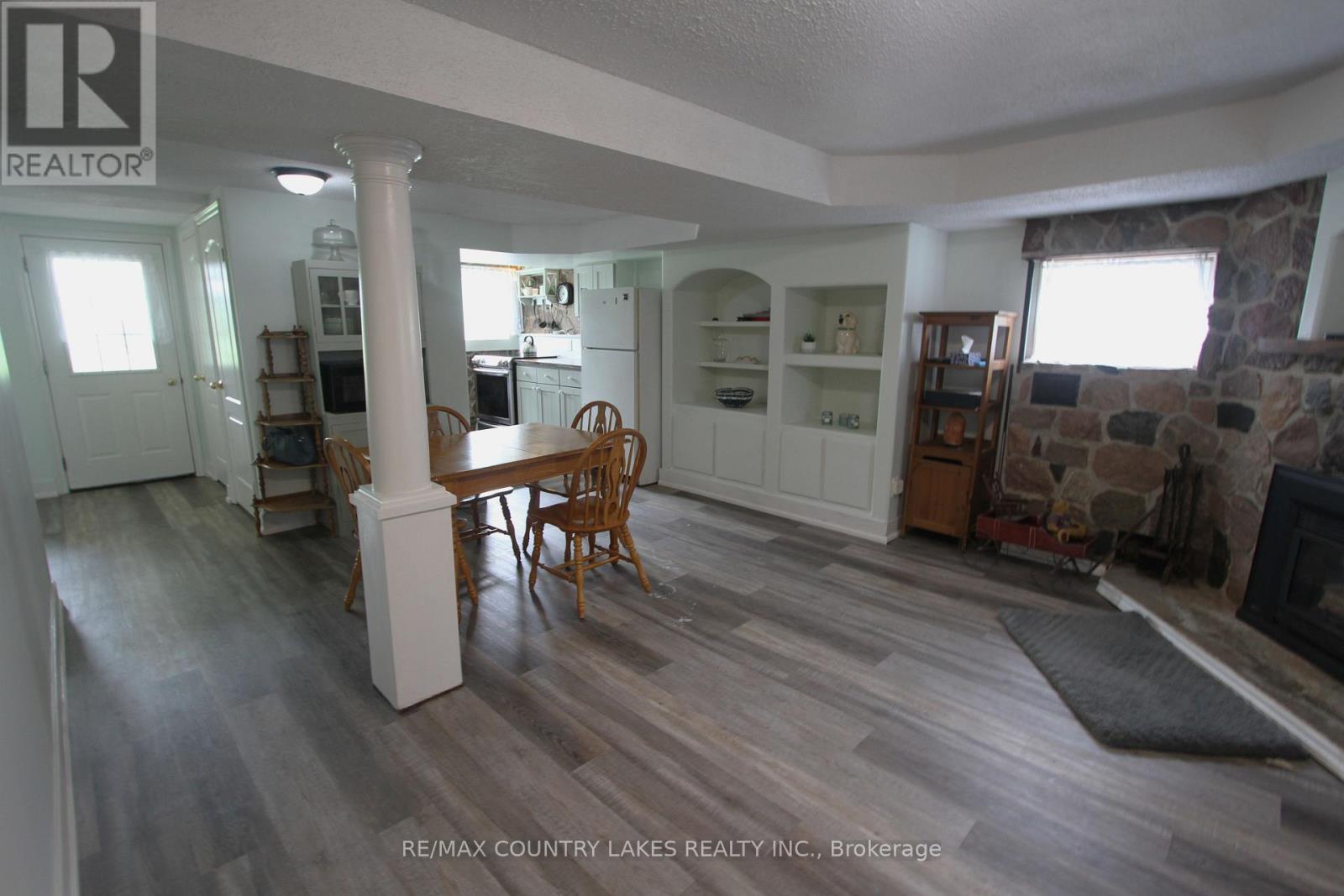 16 HUMMINGBIRD LANE - 20