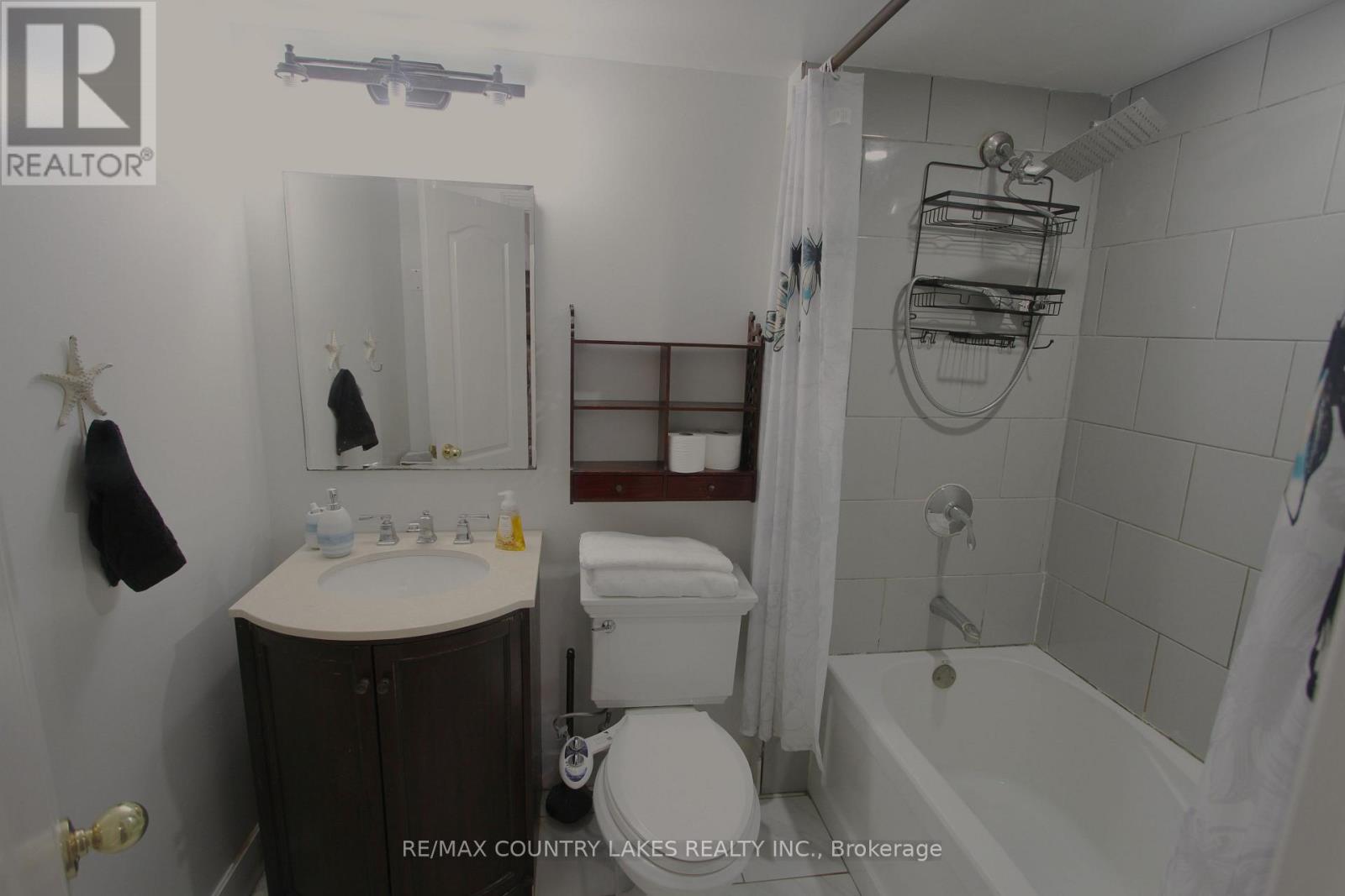 16 HUMMINGBIRD LANE - 22