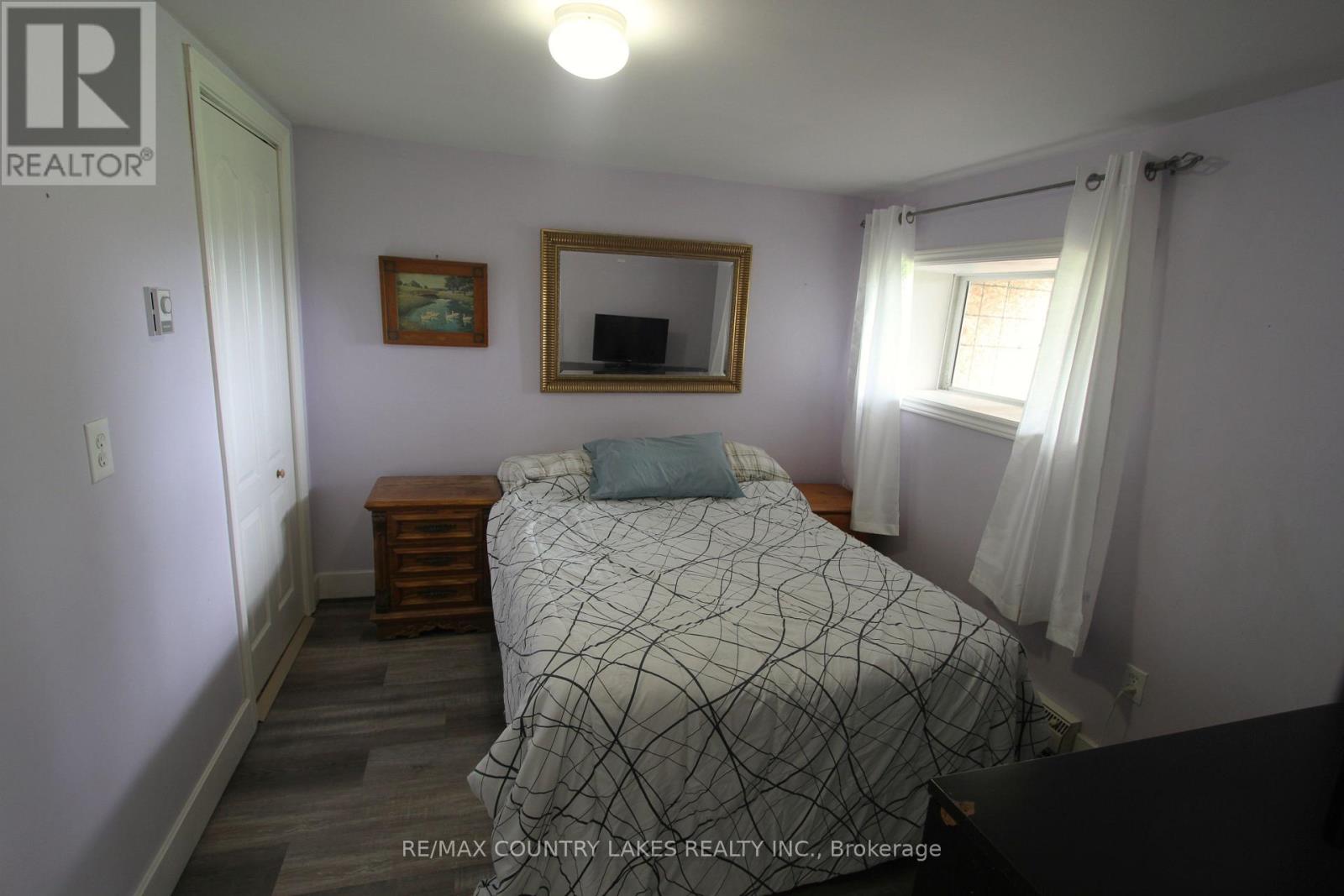 16 HUMMINGBIRD LANE - 23