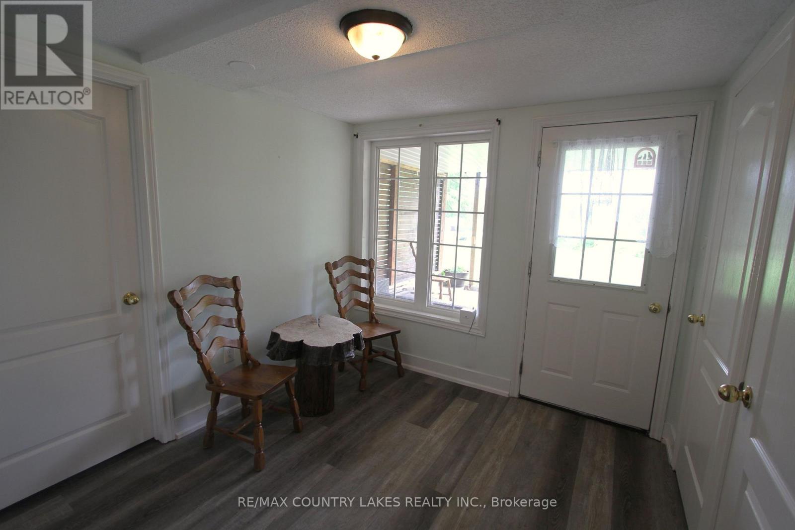16 HUMMINGBIRD LANE - 24