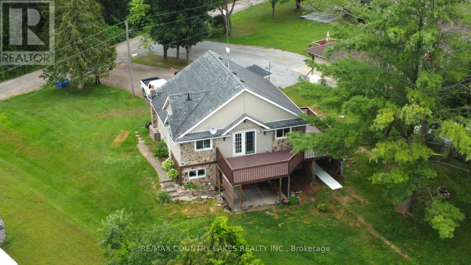 16 HUMMINGBIRD LANE - 25
