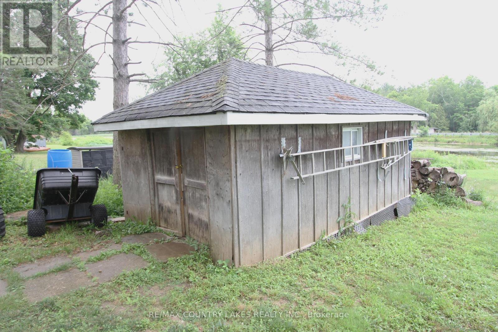 16 HUMMINGBIRD LANE - 36