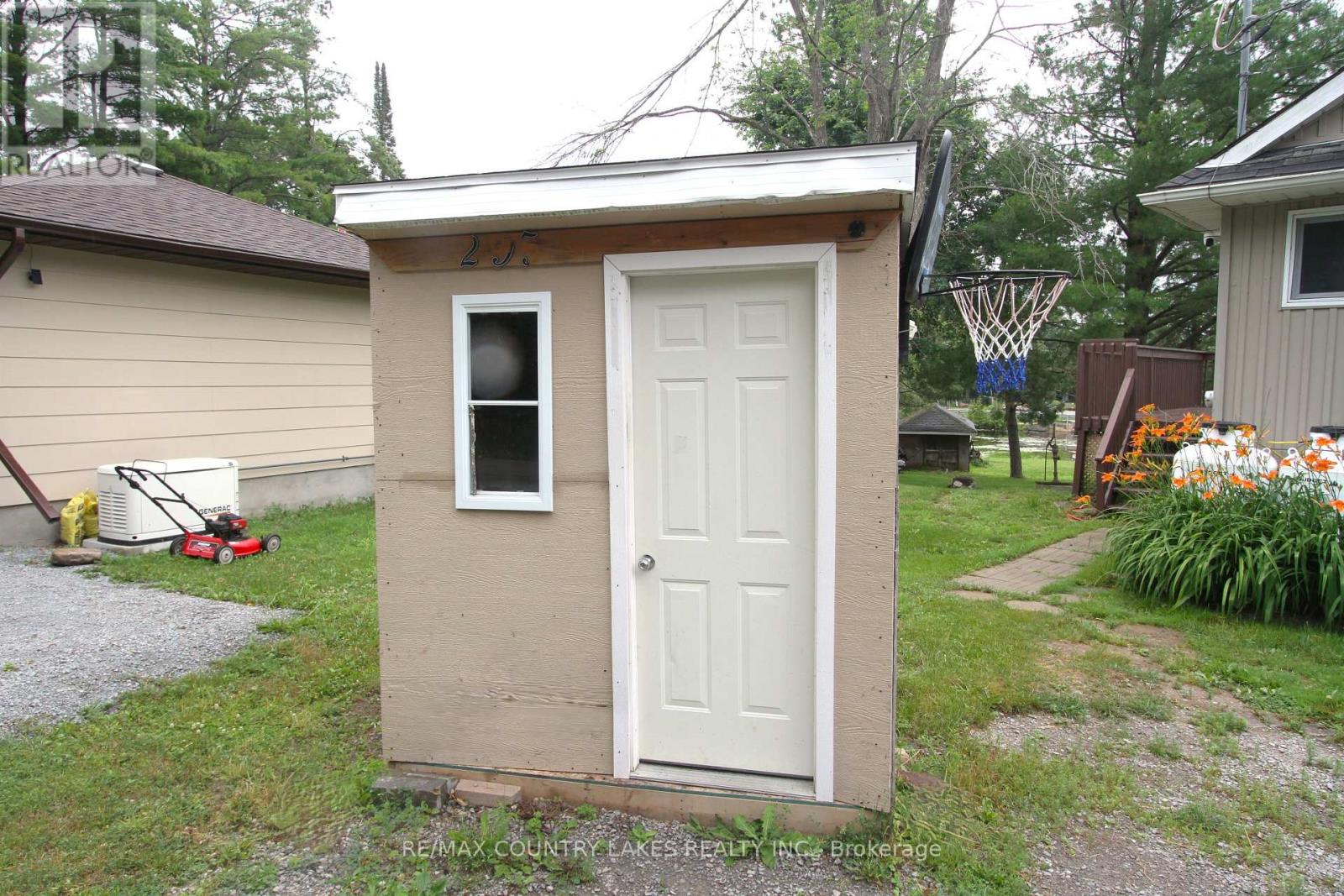 16 HUMMINGBIRD LANE - 37