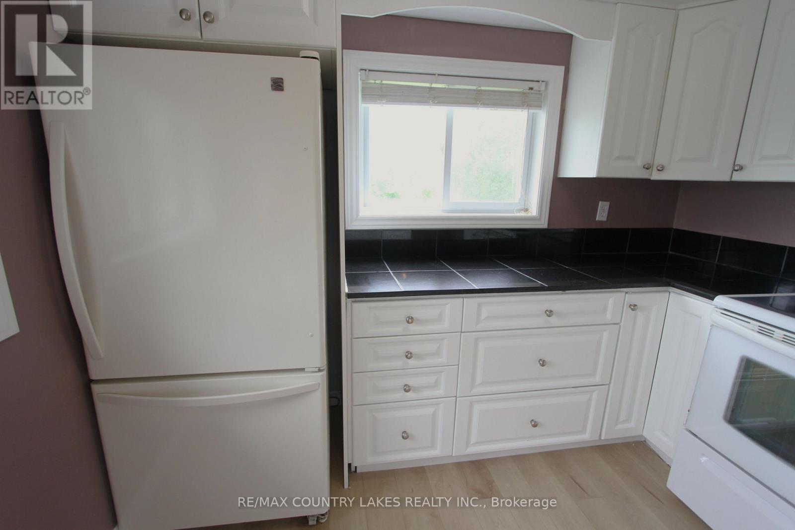 16 HUMMINGBIRD LANE - 6