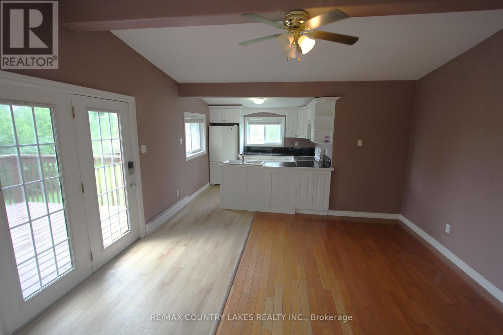 16 HUMMINGBIRD LANE - 8