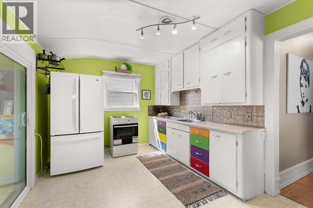 303 8 Street SE — photo 15