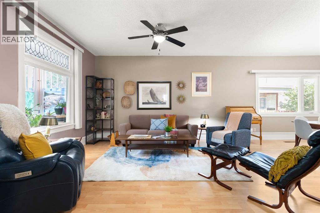 303 8 Street SE — photo 8
