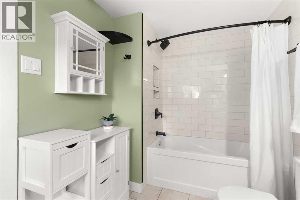 303 8 Street SE — photo 21