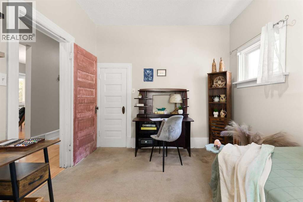 303 8 Street SE — photo 27