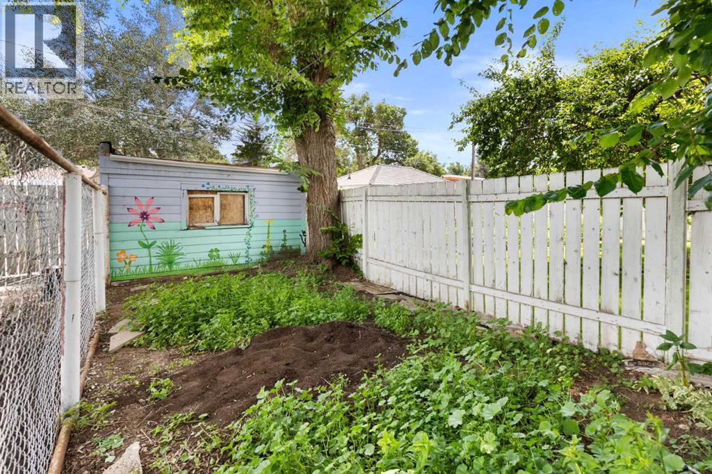 303 8 Street SE — photo 30