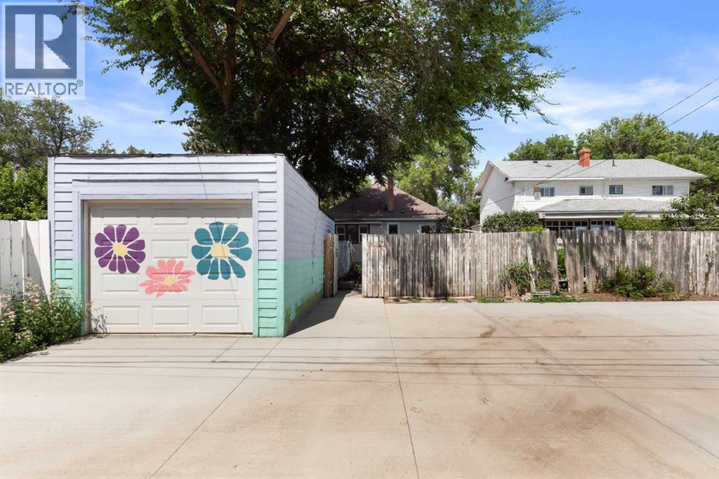 303 8 Street SE — photo 36