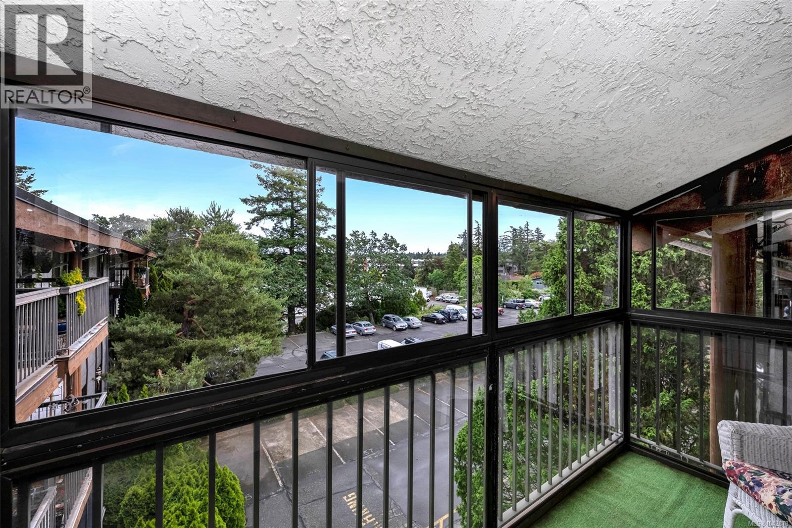 #419 1009 McKenzie Ave - 21