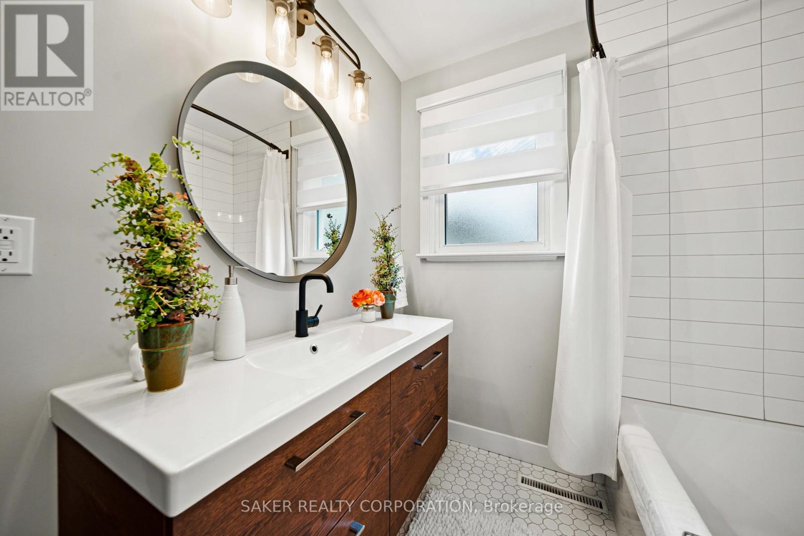 1418 HELENA MONTAGUE AVENUE - 33