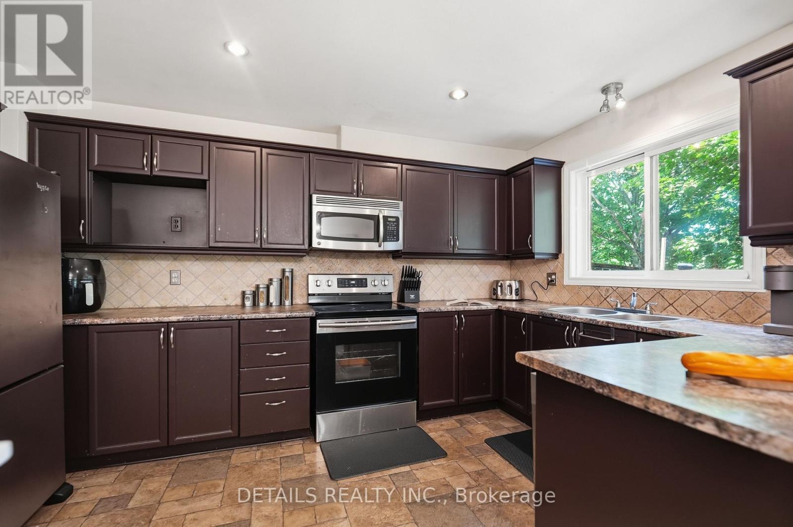 24 SOUTHPORT DRIVE - 15