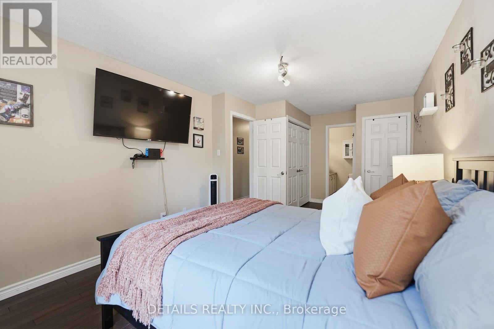 24 SOUTHPORT DRIVE - 26