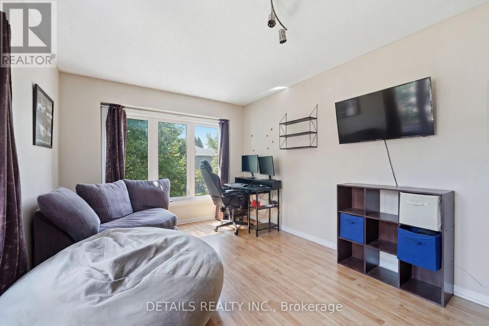 24 SOUTHPORT DRIVE - 31
