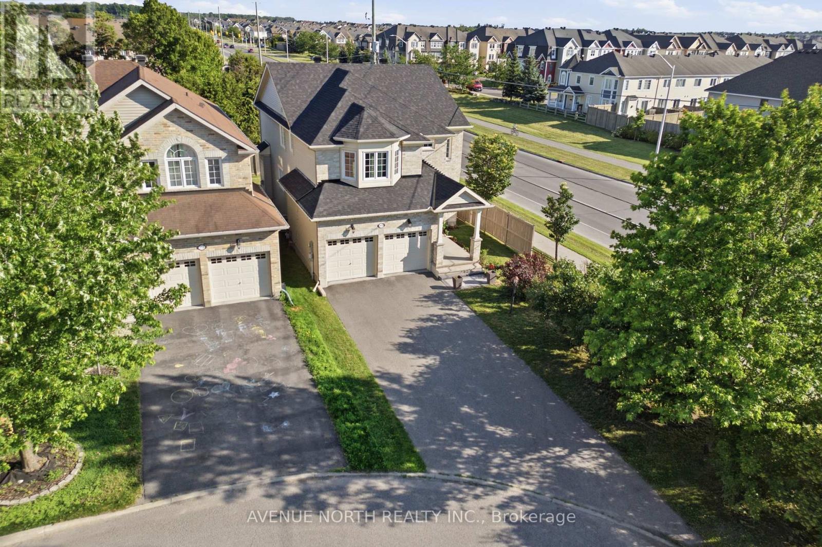 112 SUNITA CRESCENT - 4