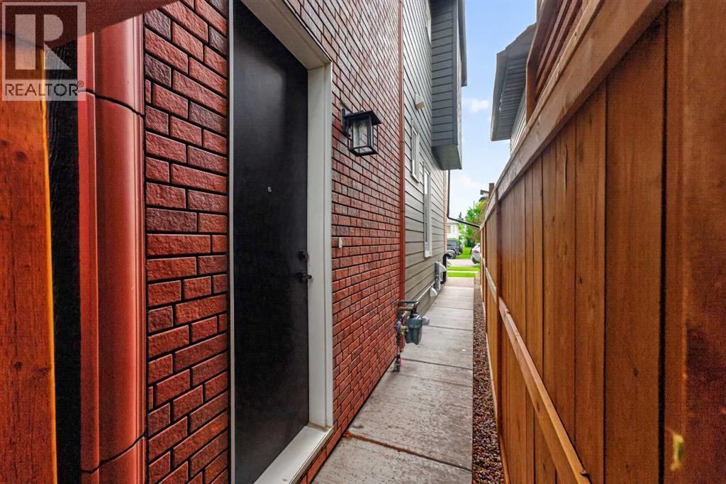 219 18 Avenue NE — photo 42
