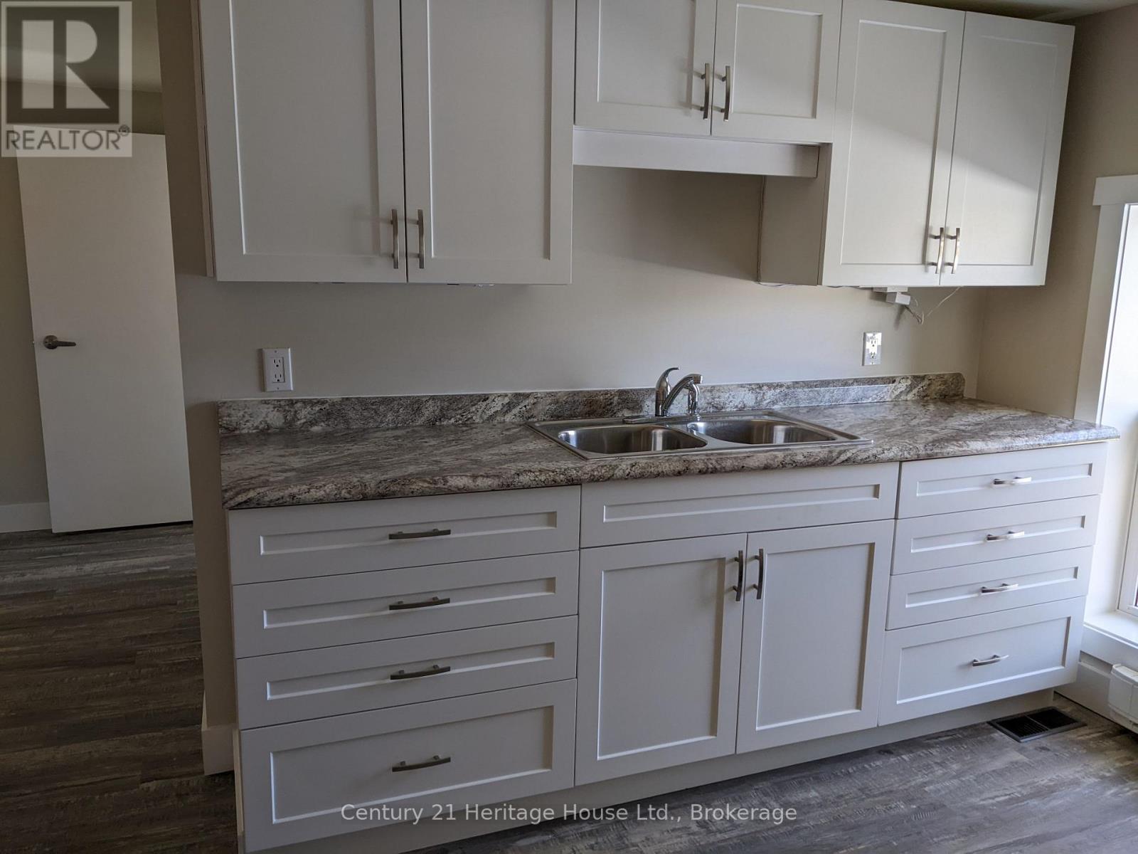 50 GODERICH STREET E - 11