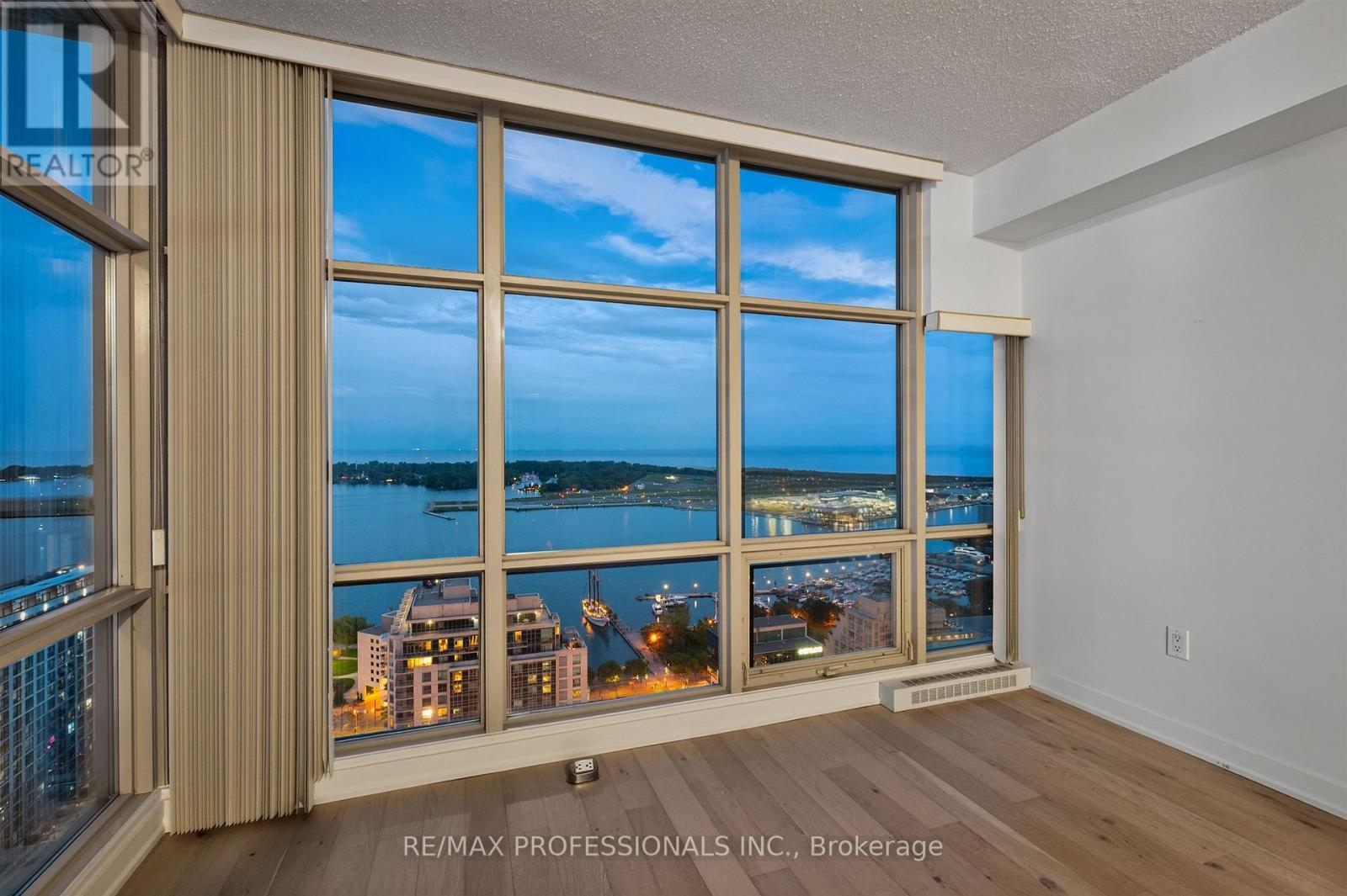 #3509 35 MARINER TERRACE - 20