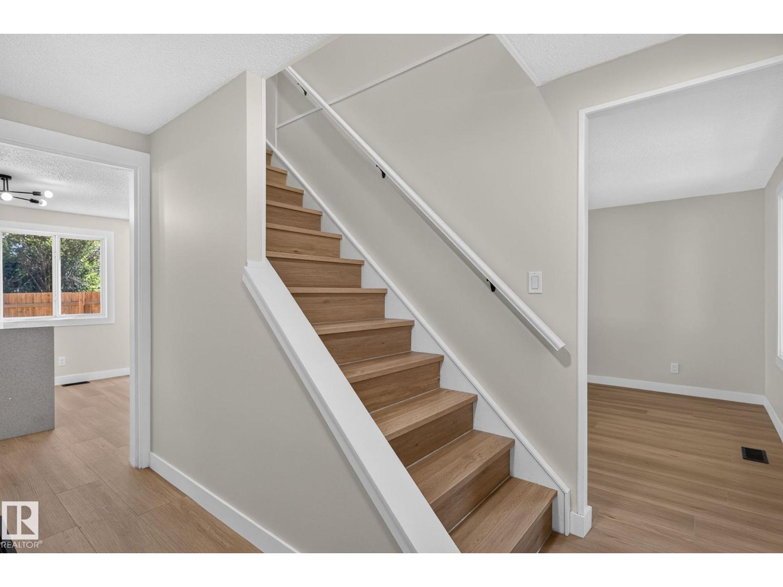 2 RIDGEWOOD - 8