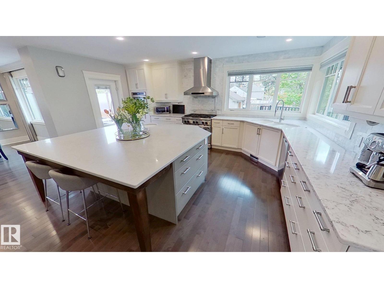 11313 127 ST NW - 12