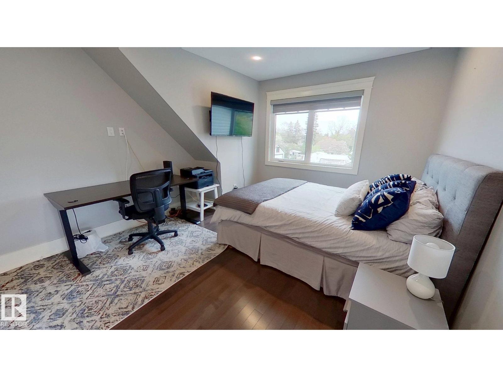11313 127 ST NW - 18