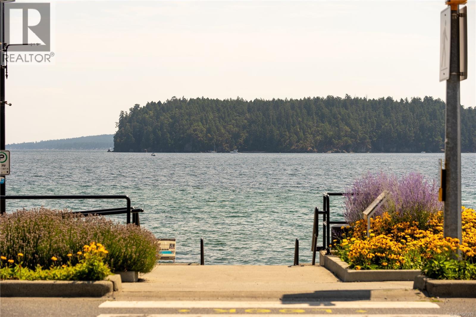 #101 2835 Departure Bay Rd - 51