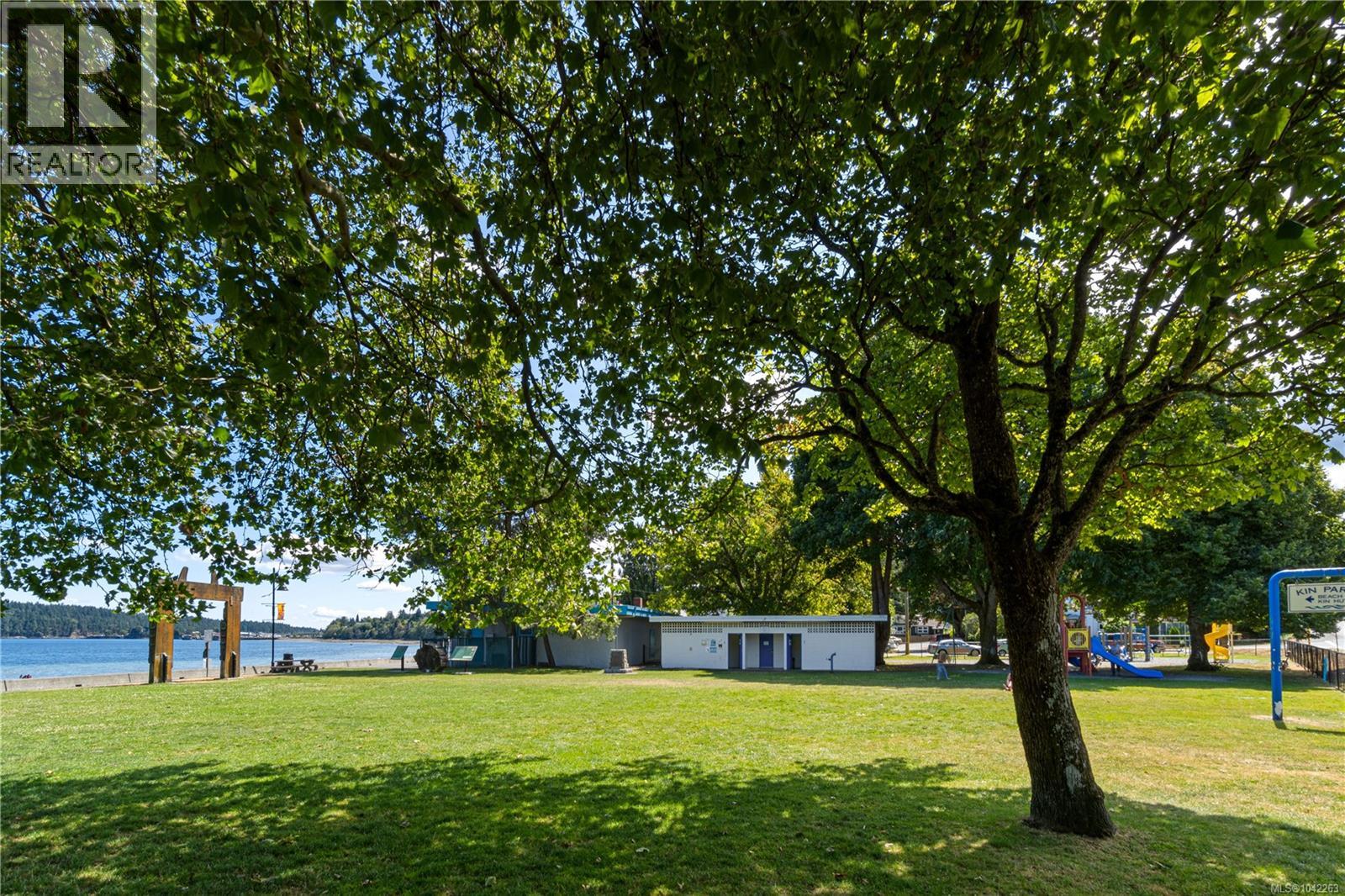 #101 2835 Departure Bay Rd - 65