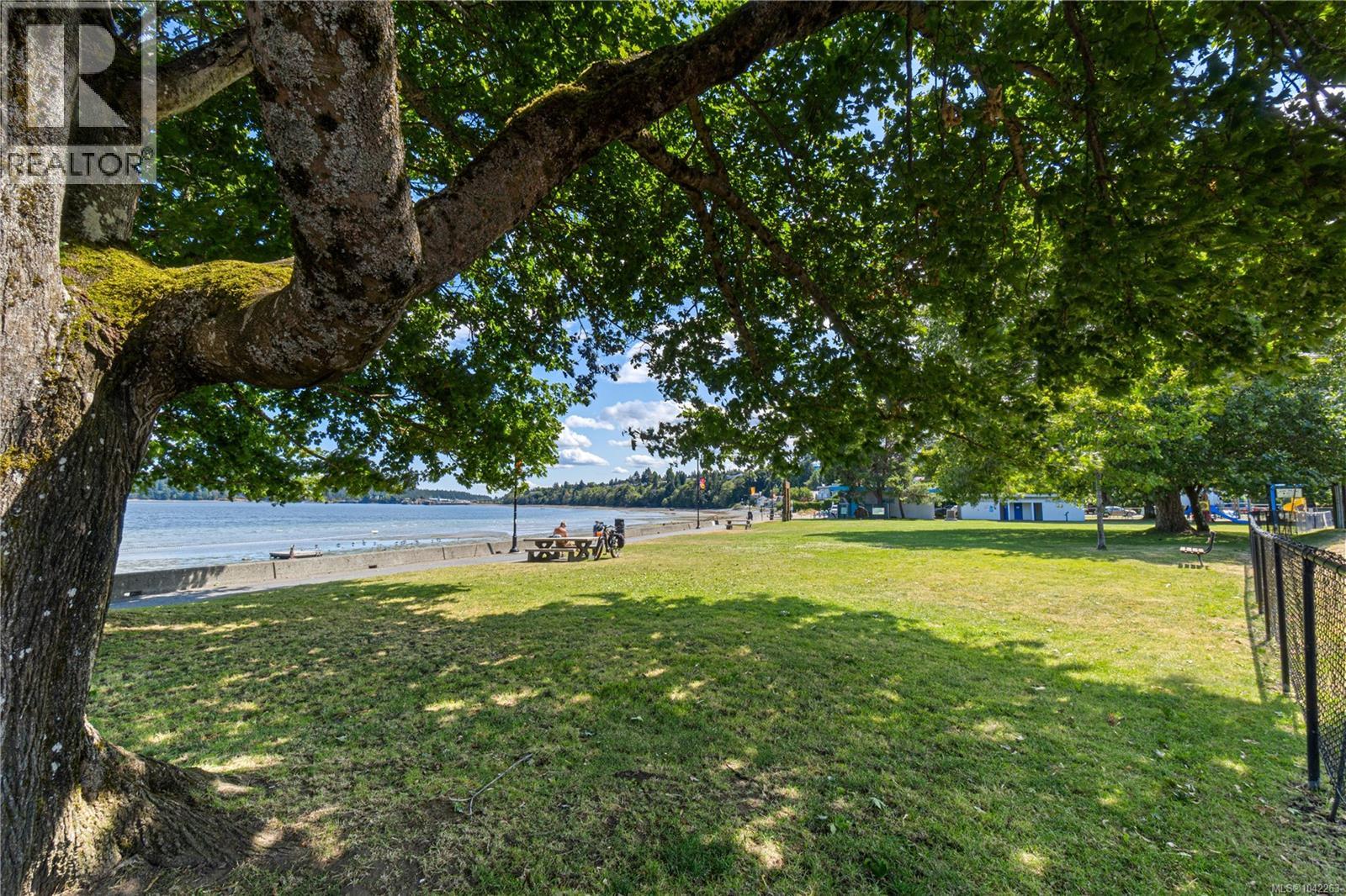 #101 2835 Departure Bay Rd - 68
