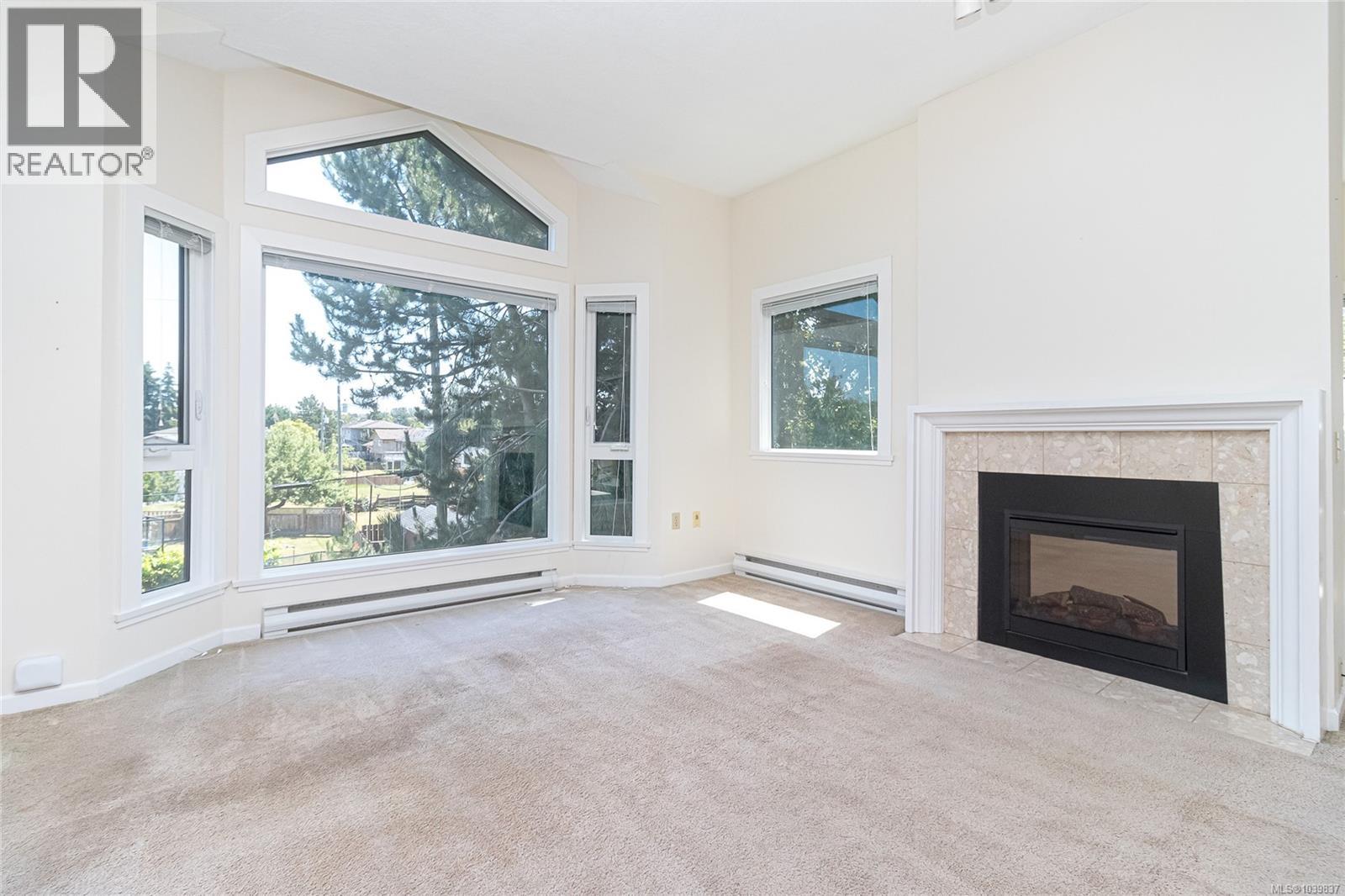 326 3969 Shelbourne St, Saanich
