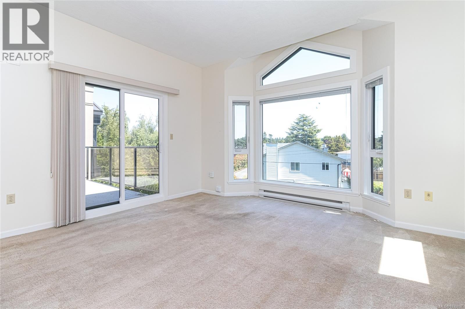 326 3969 Shelbourne St, Saanich