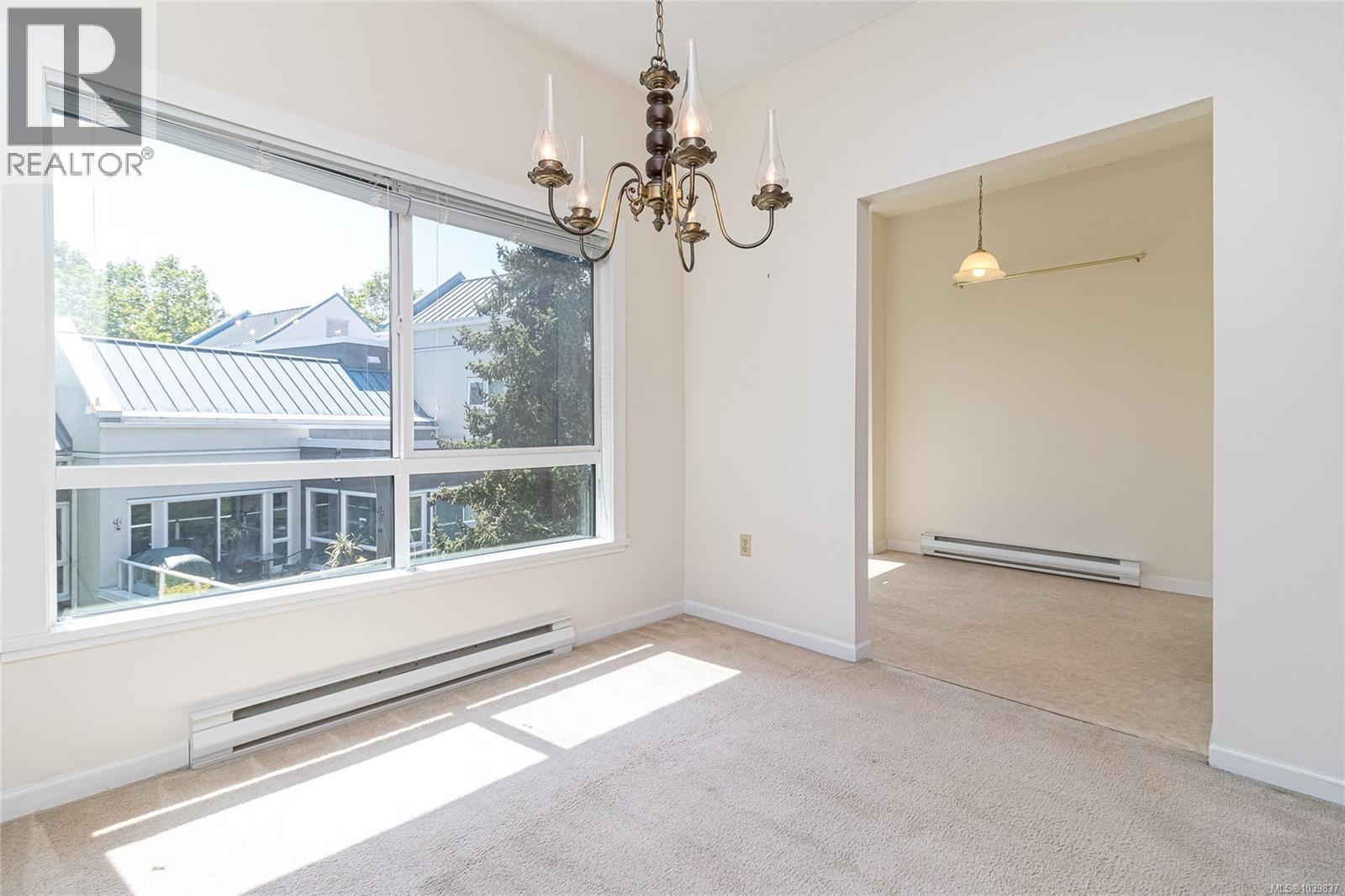 326 3969 Shelbourne St, Saanich