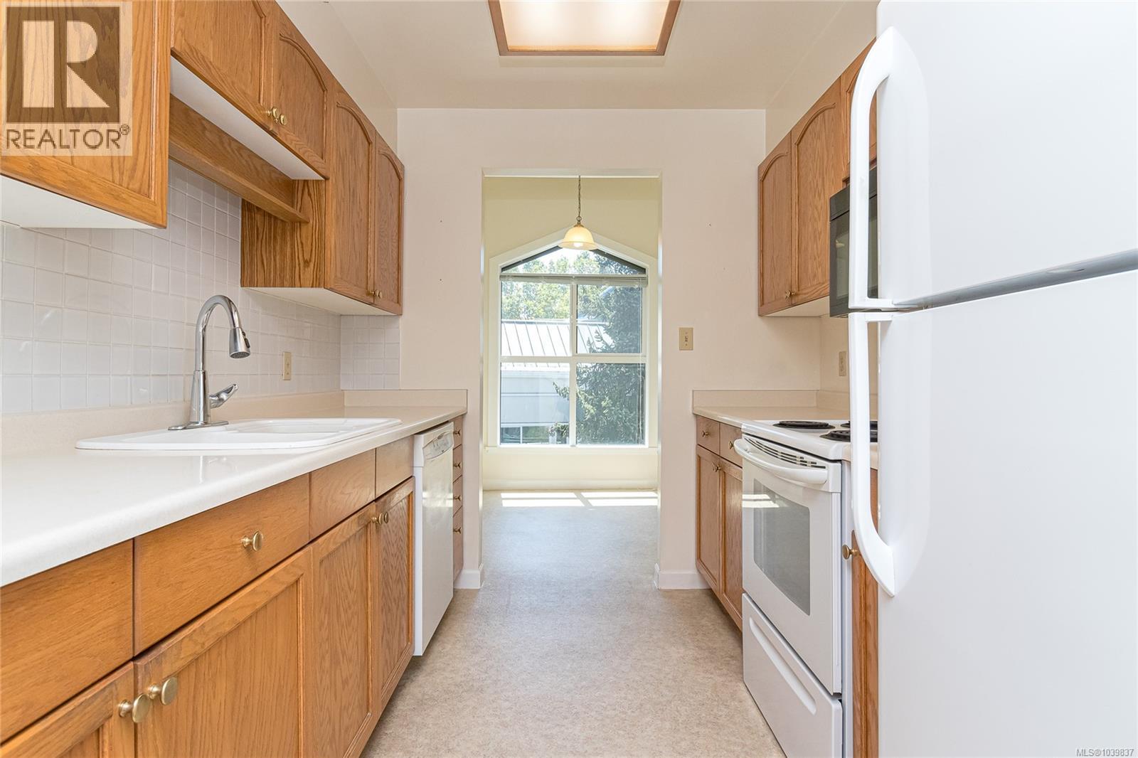 326 3969 Shelbourne St, Saanich