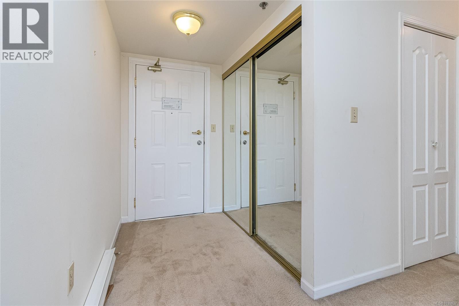 326 3969 Shelbourne St, Saanich