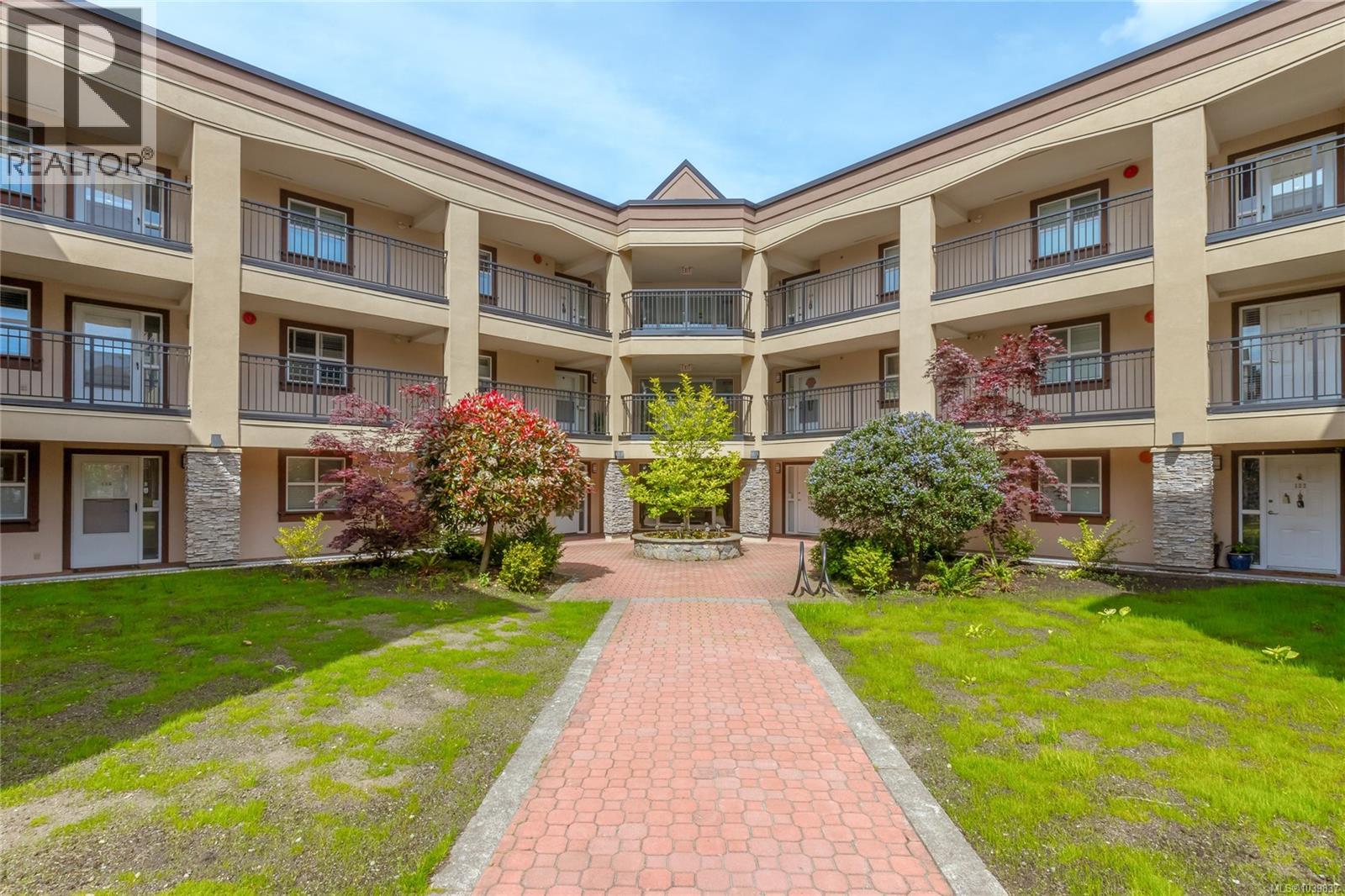 326 3969 Shelbourne St, Saanich