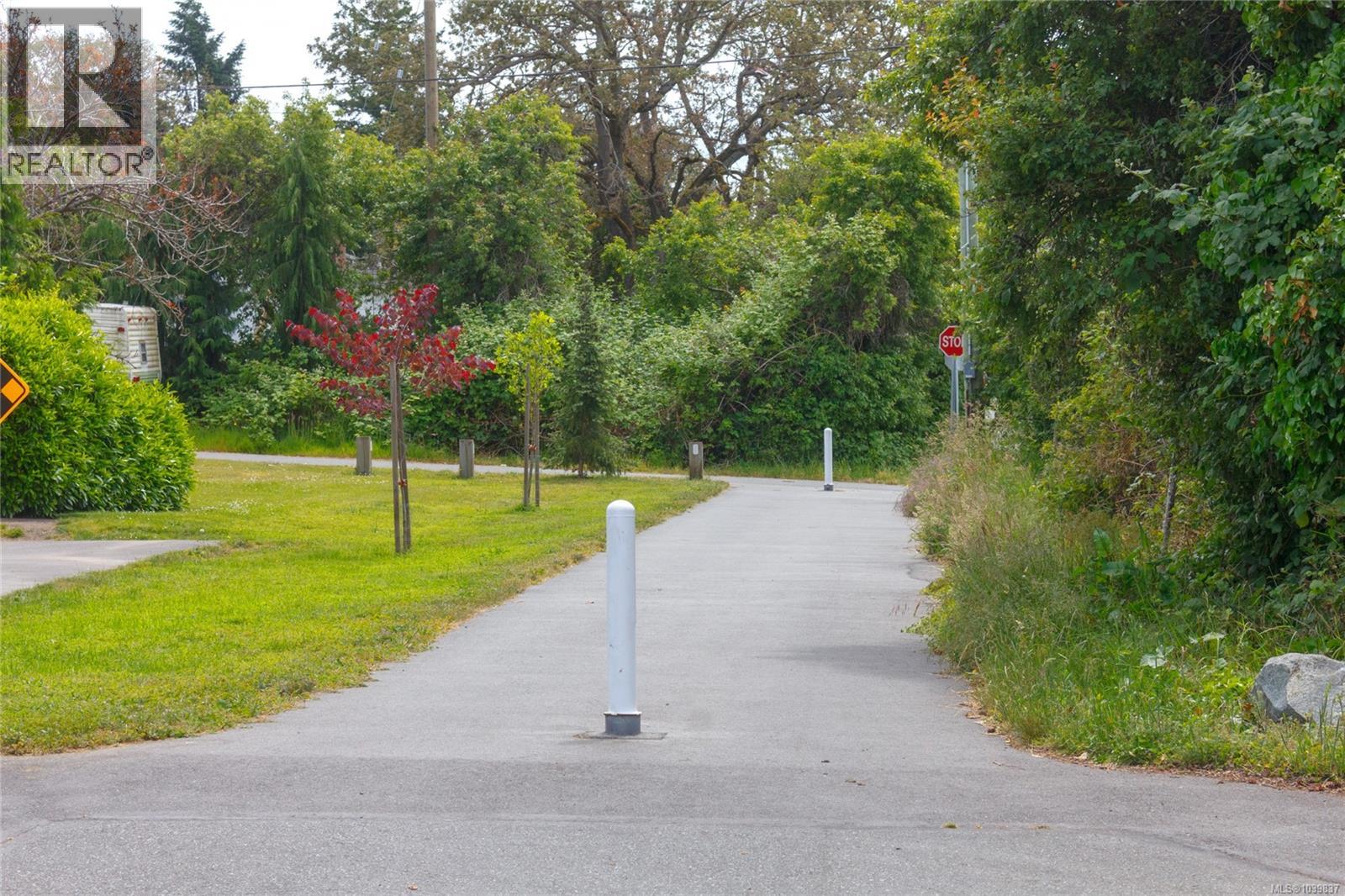 326 3969 Shelbourne St, Saanich